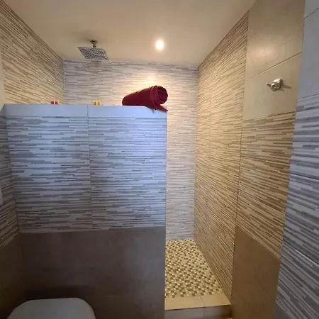 Domus Lace Bed and breakfast