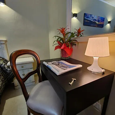 Domus Lace Bed & Breakfast 3*
